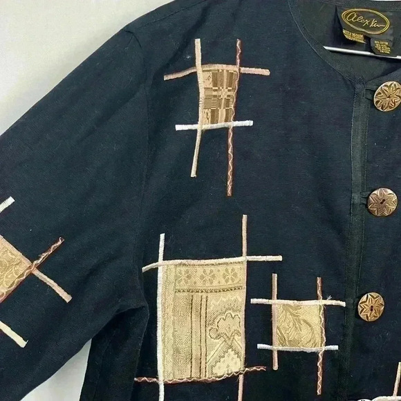 Alex Kim Womens Top Missy Black Gold M Tic Tac Toe Pattern Wooden Buttons Boxy - Picture 5 of 9